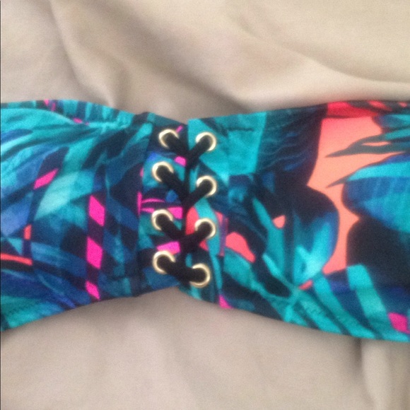 *SOLD NWT VS Pink bikini top - Picture 2 of 5